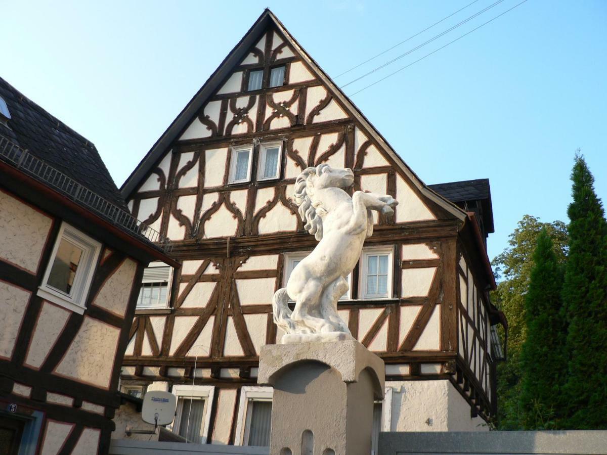 Gaestehaus Cheval Blanc ロルヒ・アム・ライン エクステリア 写真